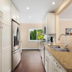 LOVELY 3 bedroom PORT MOODY spacious home 6 people free parking