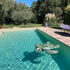 FUVOLEA, Maison de vacances à 15 min du centre d'Aix-en-Provence, piscine chauffée en saison - jardin - parking privé gratuit