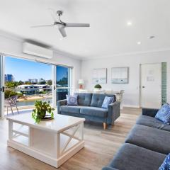 3br Broadbeach Lakefront Apartment