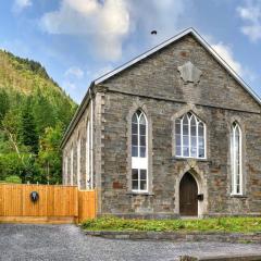 Finest Retreats - Luxury Converted Chapel with Hot Tub & Games Room