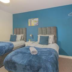 Ground Floor Apartment Private Parking Sleeps 5 near City Centre and Shopping Centre