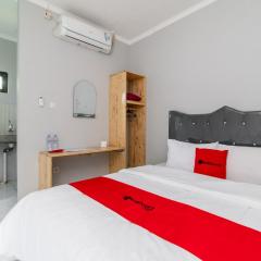 RedDoorz Plus near Jungeland Sentul