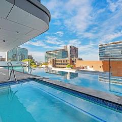 Great located unit/Private Balcony, Pool,Gym,Parking