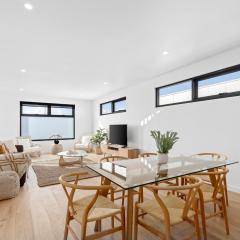 541 - 3 Bedroom Townhouse - Centrally Located- Free Parking - Free WIFI