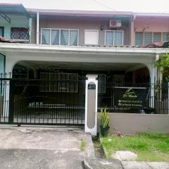 De'Manda Homestay