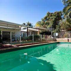 Hampton's House @ Southport - 3Bed Home+ Pool/BBQ