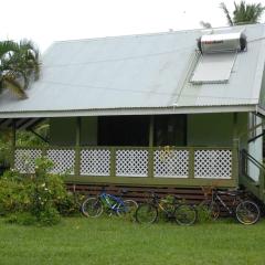 Ginas Garden Lodges, Aitutaki - 4 self contained lodges in a beautiful garden