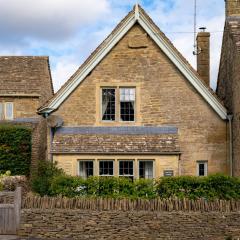 Pass the Keys Delightful 4 bedroom Cotswold character cottage