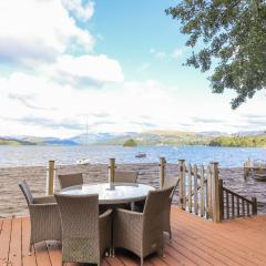 Lakeside Lodge