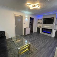 Newly refurbished modern 2 bedroom flat