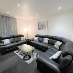 Lovely 2 Bed Apt close to Silverburn Mall