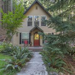 Elk Crossing Cozy Cabin at Crystal Mountain home