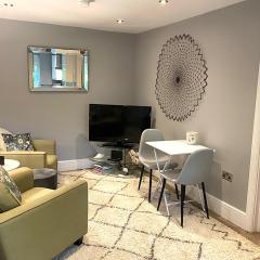 The Lodge Chester - luxury apartment for two, with free parking!