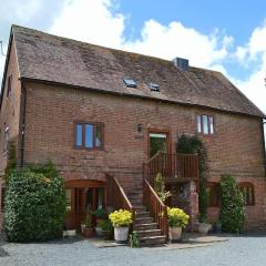 The Oast House - farm stay apartment set within 135 acres