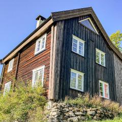 Lovely Home In yer With House A Mountain View