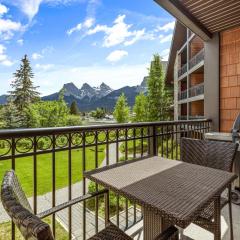 Outstanding Mountain Condo *WATERSLIDE* HOTTUB* hosted by Fenwick Vacation Rentals