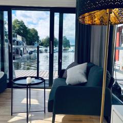 Waterview - Schwimmendes Ferienhaus auf dem Wasser mit Blick zur Havel, inkl Motorboot zur Nutzung