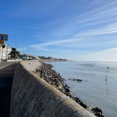 Seaview Apartment with parking
