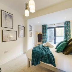 Bressingham - 2 Bedroom Luxury Apartment by Mint Stays