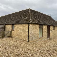 Tupenny Cottage, Old Mill Farm, Cotswold Water Park