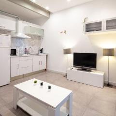 Loft next to calle Betis, best area of Seville-Sevillarooms