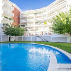 Precioso apartamento con piscina y jardín propio