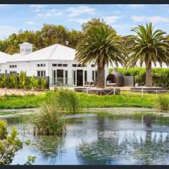 Luxurious Portsea Lakehouse