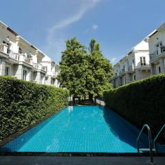 Simply luxury entire house with lap pool, 3 bedrooms, full kitchen, all furnished, Sukhumvit 16 Asoke near Terminal 21 BTS
