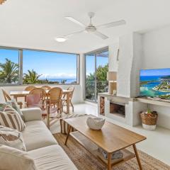 Chic Seaside Penthouse, Sunrise Beach