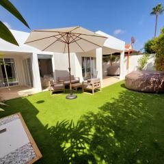 Bungalow de diseño hidromasajes terraza y piscina.