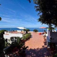 1 Bedroom Beach Front Home In Forio