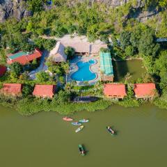 Xuan Son Lakeside Bungalow