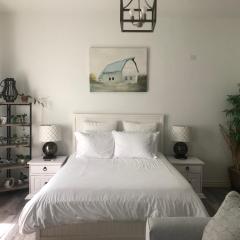 Beautiful Private Casita/Guesthouse w/ Kitchen, Access to Pool/Spa