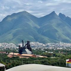 Industrial stylish 3-br. apartment & city views in front of Parque Fundidora & Arena Mty