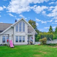 4 Bedroom Nice Home In Farsund