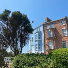 Lovely 1 bed flat 200 metres from beach