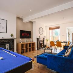 Thrift House - Central Location - Free Parking, Pool Table, Fast Wifi, Smart TV with Fast Wifi by Yoko Property