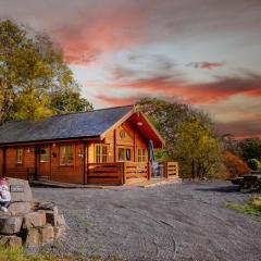 George Cabin - Log Cabin in Wales with Hot tub