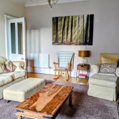 Huge 4 Bed Apt - Perfect Base to Explore The Borders