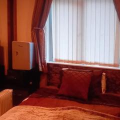 Leicester City centre en suite budget room for 1 in 2 bed apartment