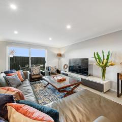 The Mountain House - Luxury 4BR Home l WiFi l Netflix l BBQ l Nespresso Machine