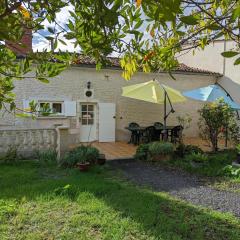 Gîte familial à Barret : Jardin clos, équipement bébé, proche circuits de rando et Jonzac - FR-1-653-155