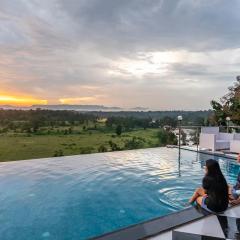StayVista's Vine & Splash - Riverside villa with an infinity pool and indoor games