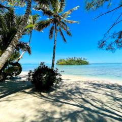 Muri Beachside Villa with pool