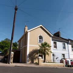 Upton House - Charming 4-bedroom home in Torquay