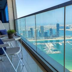 Exquisite, luxe 1BD Apartment, Unparalleled Sea Views, Prime Dubai Marina Location & Full Kitchen by "La Buena Vida Holiday Homes