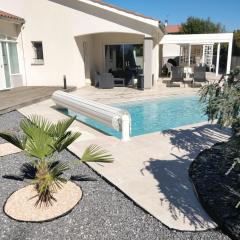 Chambre d'hôte dans une propriété avec piscine