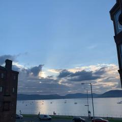 Lovely flat overlooking the Clyde