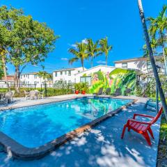 Renovated Apts with Kitchen, Fast WiFi, Smart TV, Roku & Pool Onsite 4 mi to Surfside Beach