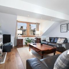 Luxury 3 Bed Royal Mile Apartment